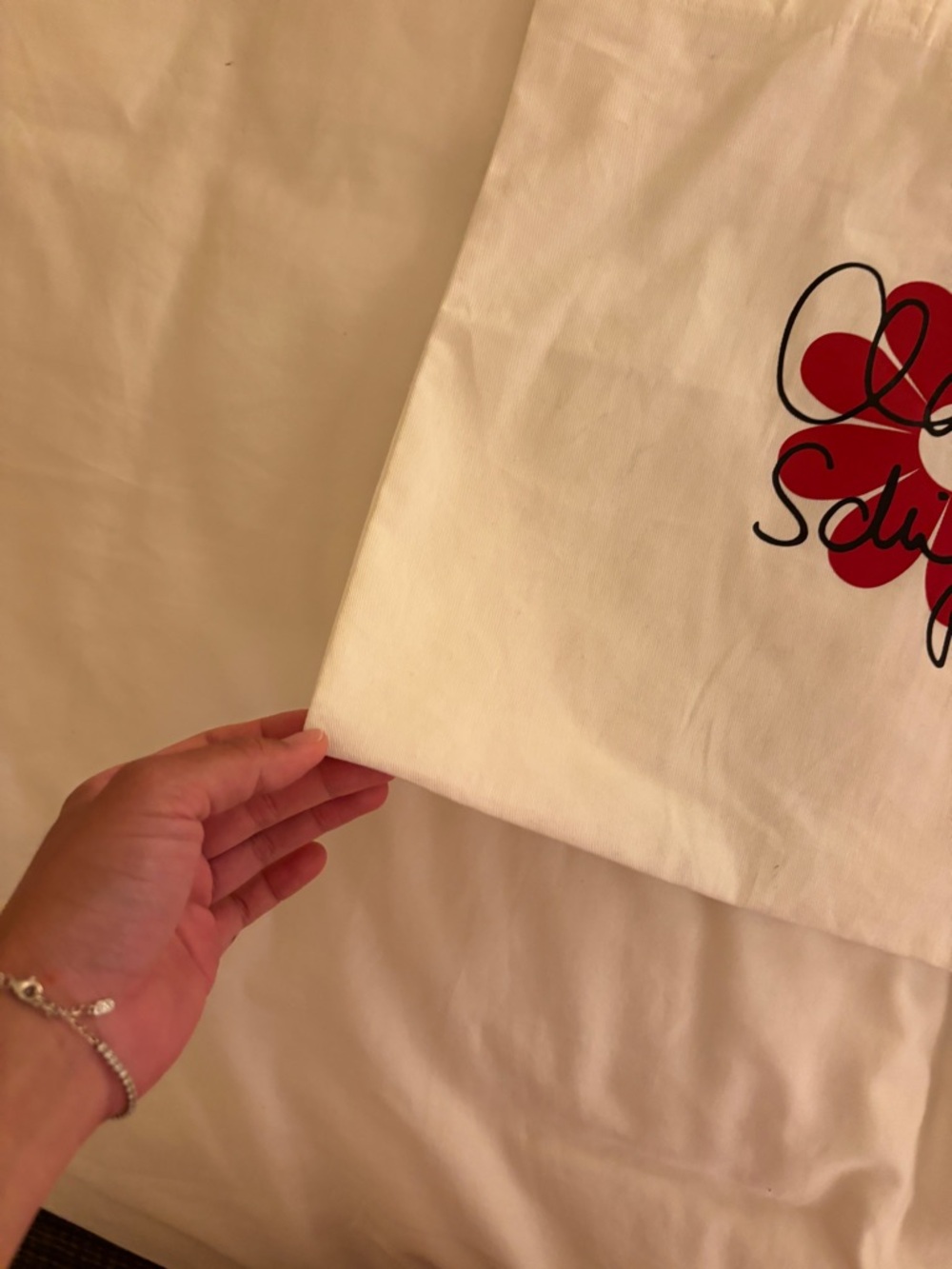 Realisation par Claudia schiffer White Canvas Tote with Red Flower Graphic - Picture 3 of 4